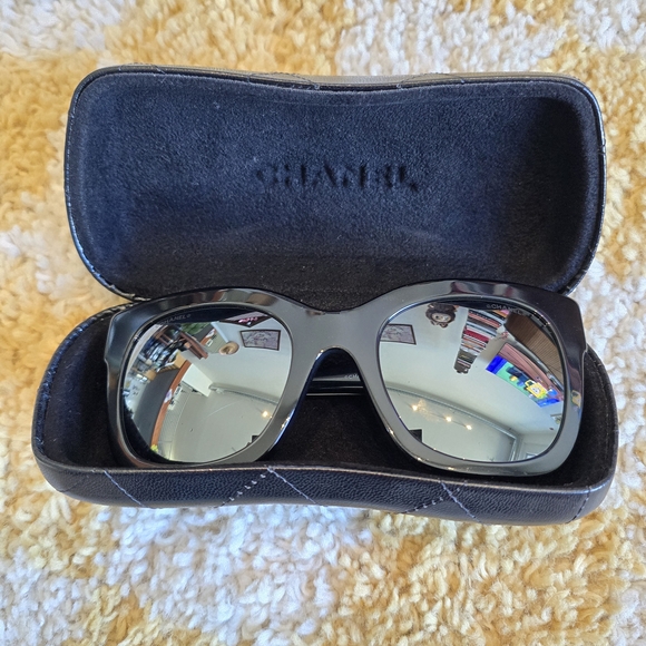 2017 CC Mirrored Sunglasses - Picture 6 of 8